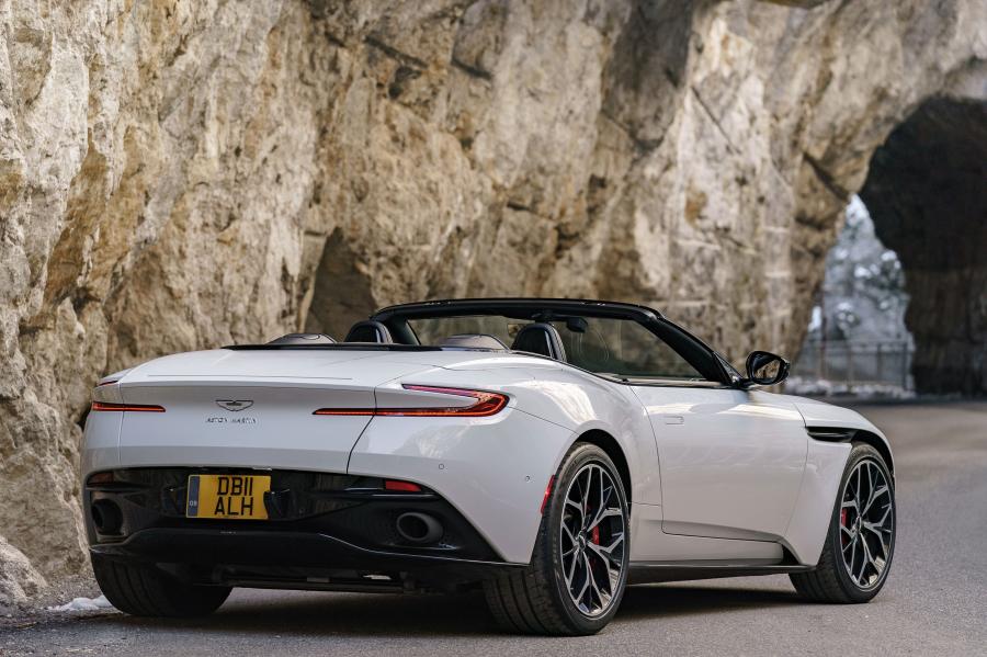 Aston Martin DB11 V8 Volante 2018 года  (NA) (фото 29 из 40)